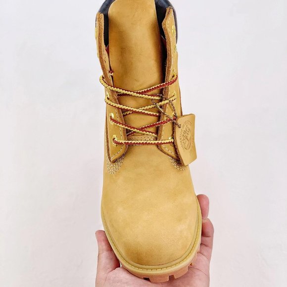 Athletic_Shoes